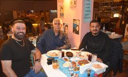 Ünlü Müzisyen akrabalarıyla