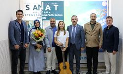 Kemer'de Tekirova Halit Narin Ortaokulu'na müzik sınıfı