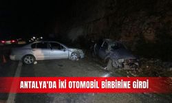 Antalya'da iki otomobil birbirine girdi