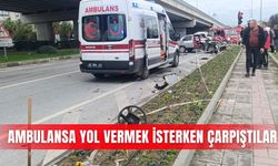 Ambulansa yol vermek isterken çarpıştılar