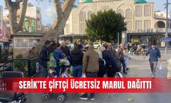Serik’te çiftçi ücretsiz marul dağıttı