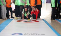 Antalya’da kız çocukları Floor Curling ile tanıştı