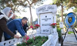 DR. Burhanettin Onat kabri başında anıldı