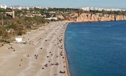 Doğu'da kar, Antalya'da yazdan kalma sıcaklık