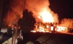 Tüplerin saklandığı ev alev aldı: Patlama anları kamerada