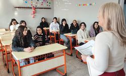 Milyonluk mal varlığını TSK’ya bağışlayan öğretmen "psikoz" çıkmadı, öğrencilerine koştu