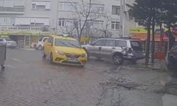 Fren yerine gaza basan sürücünün yaptığı akıl almaz kaza kameraya yansıdı