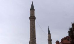 Ayasofya Camii’nin alemi şiddetli rüzgar nedeniyle düştü