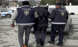 Uyuşturucu tacirinden şoke eden yöntem: Maddeleri trafik tabelalarına bıraktı