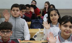 Yaklaşık 18 milyon öğrenci karnelerini alarak yarıyıl tatiline girdi