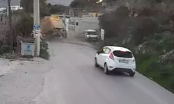 Hafriyat kamyonunun devrildiği kaza kamerada