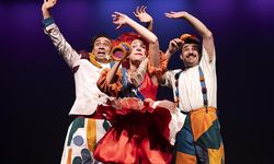 Antalyalı minikler tiyatroyla eğlendi