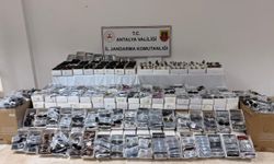 Antalya'da gümrük kaçağı güneş gözlüğü ve saat ele geçirildi