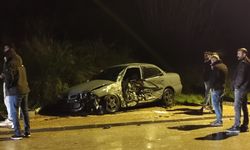 Hurdaya dönen araçtan yaralanmadan çıktı