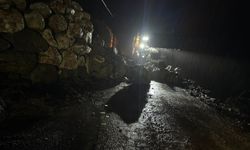 Kemer'de yağış nedeniyle istinat duvarı çöktü