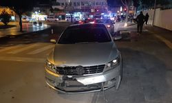 Dönüş yasağı olan yerden dönen otomobil motosikletle çarpıştı