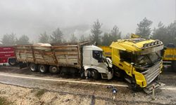 Antalya’da TIR ile kamyon çarpıştı: 1 ölü, 1 ağır yaralı