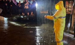 Sağanak yağışta mahsur kalanları jandarma kurtardı