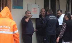 Kepez’de komşu dayanışması: Yalnız yaşayan adamı yangından çıkardılar