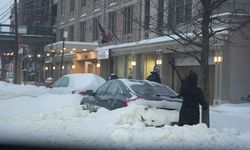 ABD'de kar fırtınası kabusu sürüyor: En az 13 bin uçuş iptal edildi, 953 bin kişi elektriksiz kaldı