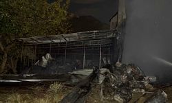 Depo yangında kül oldu