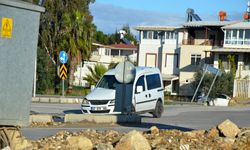 Serik'te yolcu otobüsü ile hafif ticari araç çarpıştı