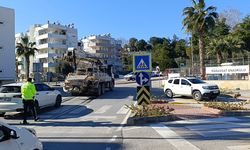 Motosiklet beton kamyonuna çarptı