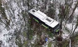 Kartepe’nin zirvesinden inen otobüs şarampole uçtu: 22 yaralı
