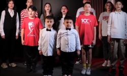 Bayrağa saldırıya çocuklardan İstiklal Marşı ile tepki