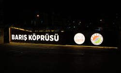 Barış Köprüsü ışıl ışıl
