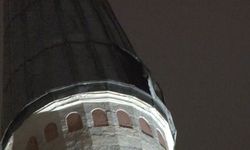 Beyazıt Camii’nin minaresindeki kurşun kaplama lodosta söküldü