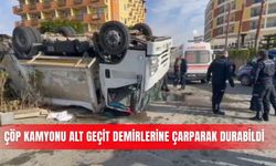 Çöp kamyonu alt geçit demirlerine çarparak durabildi