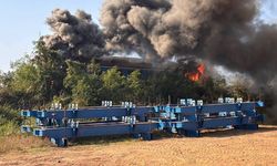 Tayland'da yolcu treninin üzerine vinç devrildi: 22 ölü, 55 yaralı