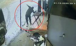 Kar yağışından dolayı kayganlaşan zemine ayağını atan yerle bir oldu