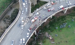İzmir’de ‘Uçan Yol’da feci kaza: 1’i ağır 3 yaralı