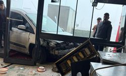 Lavaş getirdiği dönerciye aracıyla girdi