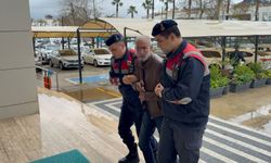 Yol kenarında ölü bulunan kadının kocası ile oğlu tutuklandı