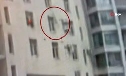 Rusya’da, yedinci kattan düşen çocuğu apartman görevlisi kurtardı