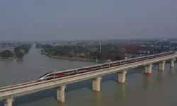 Çin'de demir yolu köprüsü çöktü: 5 ölü