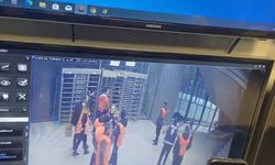 Genç taraftarın tribünden düştüğü anlar kamerada