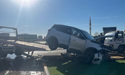 Alanya'da SUV araç ile otomobil çarpıştı: 3 yaralı