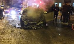 Manavgat'ta otomobil seyir halinde yandı