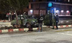 Otomobil yayalara çarptı: 3 yaralı