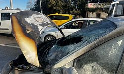 Antalya'da seyir halinde alev alan otomobil kullanılamaz hale geldi