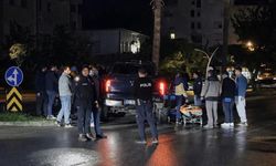 Gazipaşa’da kamyonet refüje çıktı: 2 yaralı