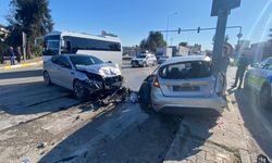 Serik'te iki otomobil çarpıştı:2 yaralı