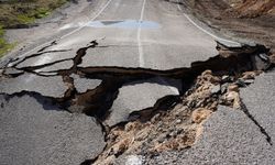 Konyaaltı- Hisarçandır yolunda heyelan