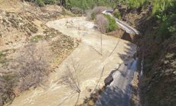 Gazipaşa'da heyelan nedeniyle yol kapandı