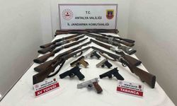 Kepez'de ruhsatsız silah baskını