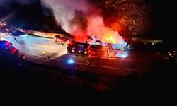 Manavgat'ta sunta yüklü tırı yandı